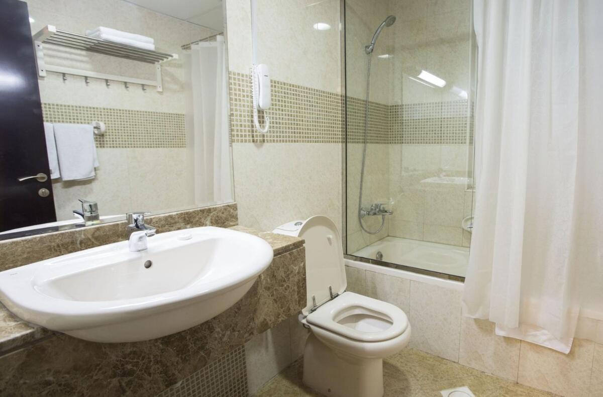 Double Partition In Al Barsha 1 Nearest To Metro منزل للإقامة